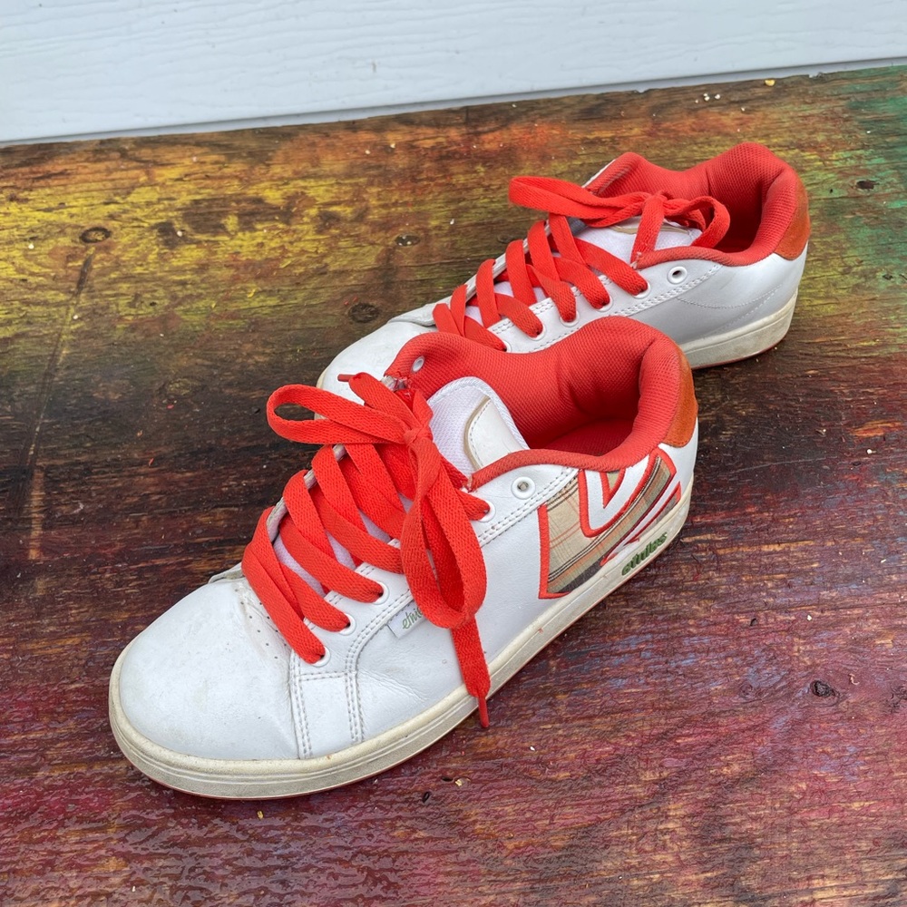 Etnies vintage skate shoe